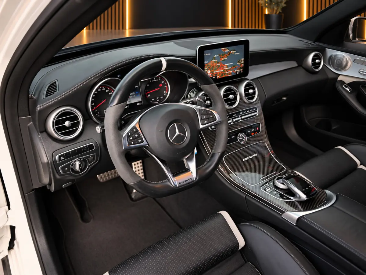 C63 S AMG 510PK V8 Bi-Turbo | Pano | Kuip - Schaalstoelen| XX-583-X | Burmester | Cruisecontrol | Navi | Led | Nieuwstaat | IWC | Memory | Stoelverwarming | Camera | F1 Flippers | Parfumerin