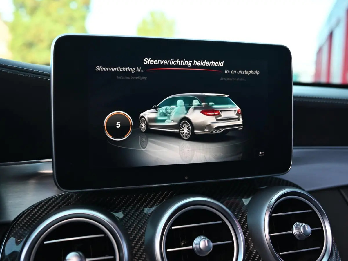 C63 S AMG 510PK V8 Bi-Turbo | Pano | Kuip - Schaalstoelen| XX-583-X | Burmester | Cruisecontrol | Navi | Led | Nieuwstaat | IWC | Memory | Stoelverwarming | Camera | F1 Flippers | Parfumerin