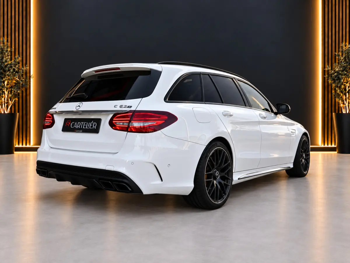 C63 S AMG 510PK V8 Bi-Turbo | Pano | Kuip - Schaalstoelen| XX-583-X | Burmester | Cruisecontrol | Navi | Led | Nieuwstaat | IWC | Memory | Stoelverwarming | Camera | F1 Flippers | Parfumerin