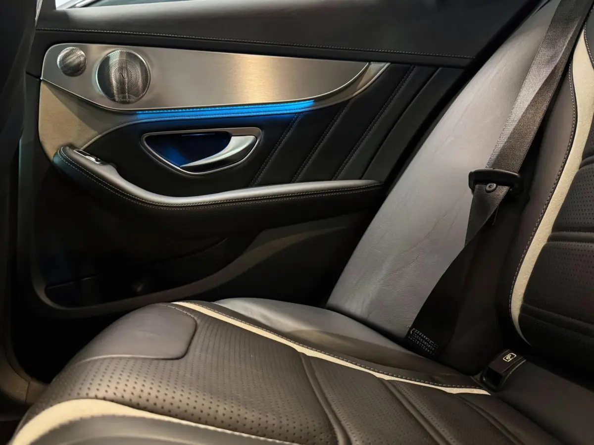 C63 S AMG 510PK V8 Bi-Turbo | Pano | Kuip - Schaalstoelen| XX-583-X | Burmester | Cruisecontrol | Navi | Led | Nieuwstaat | IWC | Memory | Stoelverwarming | Camera | F1 Flippers | Parfumerin