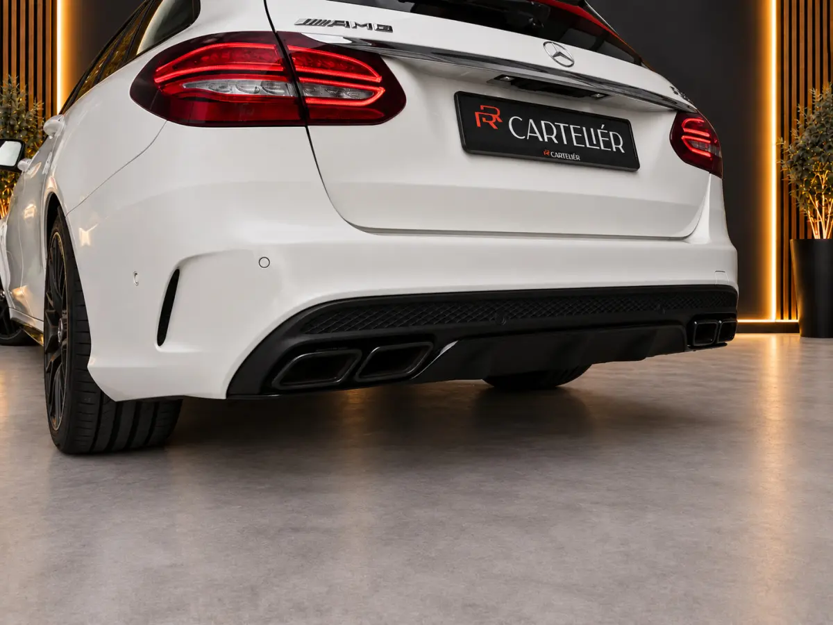 C63 S AMG 510PK V8 Bi-Turbo | Pano | Kuip - Schaalstoelen| XX-583-X | Burmester | Cruisecontrol | Navi | Led | Nieuwstaat | IWC | Memory | Stoelverwarming | Camera | F1 Flippers | Parfumerin