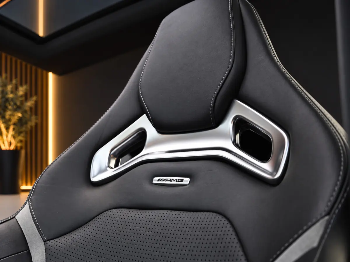 C63 S AMG 510PK V8 Bi-Turbo | Pano | Kuip - Schaalstoelen| XX-583-X | Burmester | Cruisecontrol | Navi | Led | Nieuwstaat | IWC | Memory | Stoelverwarming | Camera | F1 Flippers | Parfumerin