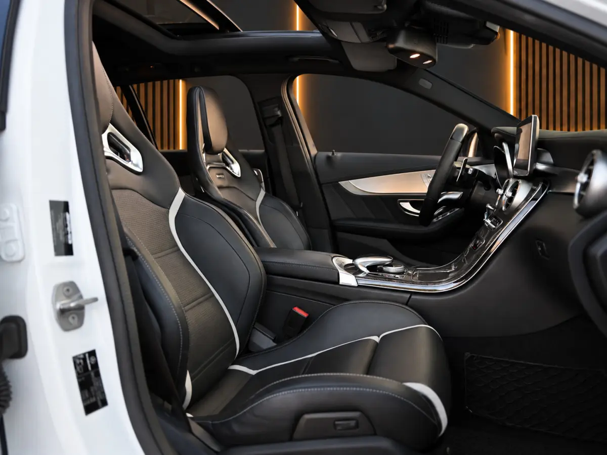 C63 S AMG 510PK V8 Bi-Turbo | Pano | Kuip - Schaalstoelen| XX-583-X | Burmester | Cruisecontrol | Navi | Led | Nieuwstaat | IWC | Memory | Stoelverwarming | Camera | F1 Flippers | Parfumerin