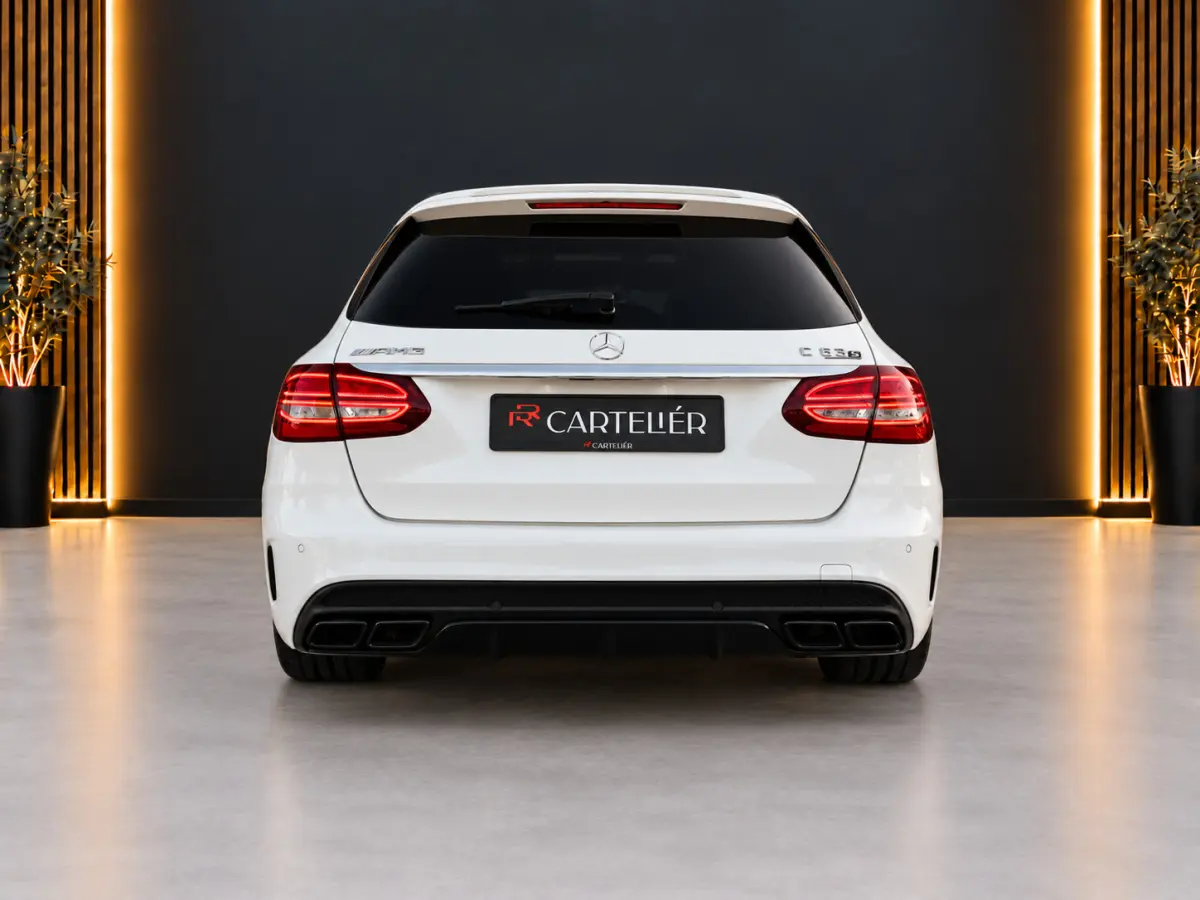 C63 S AMG 510PK V8 Bi-Turbo | Pano | Kuip - Schaalstoelen| XX-583-X | Burmester | Cruisecontrol | Navi | Led | Nieuwstaat | IWC | Memory | Stoelverwarming | Camera | F1 Flippers | Parfumerin