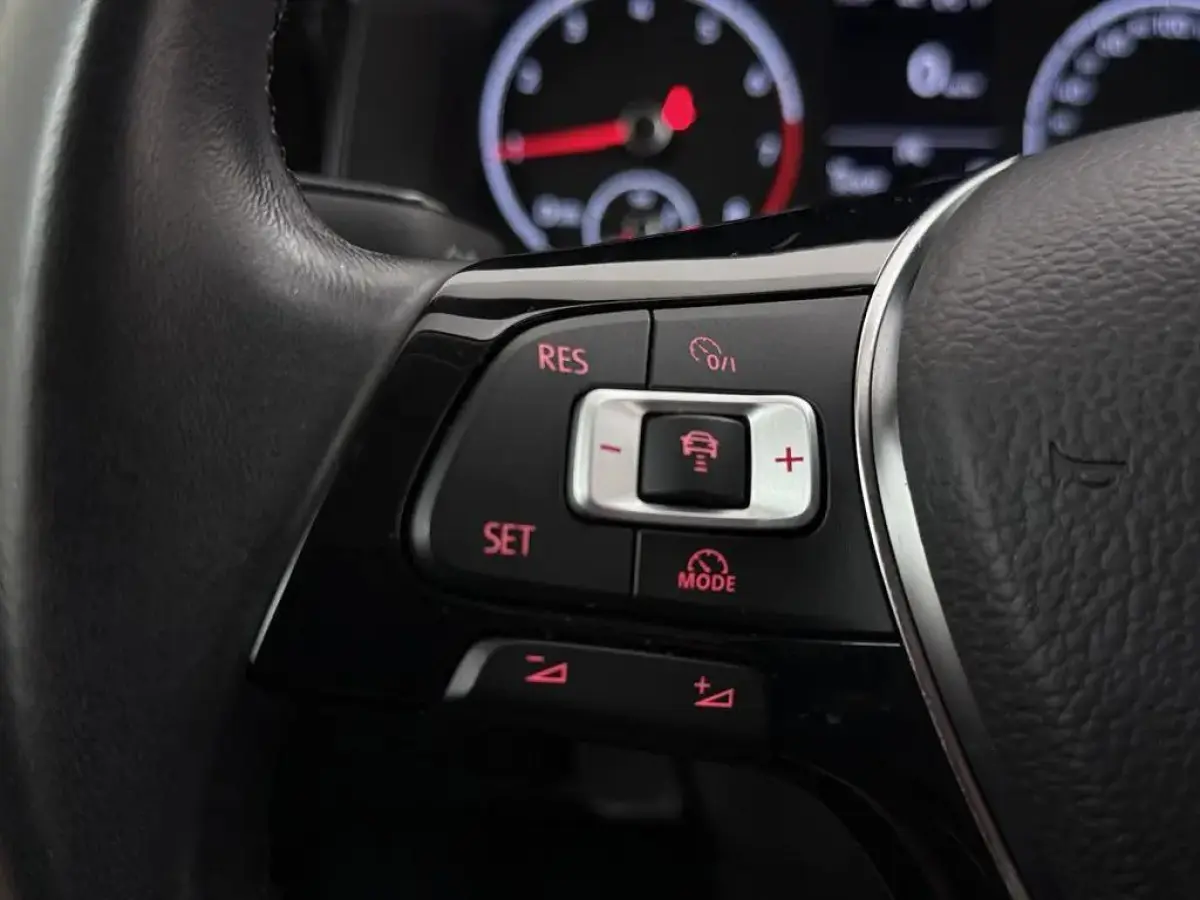 1.0 TSI DSG Carplay ACC PDC Navi NAP