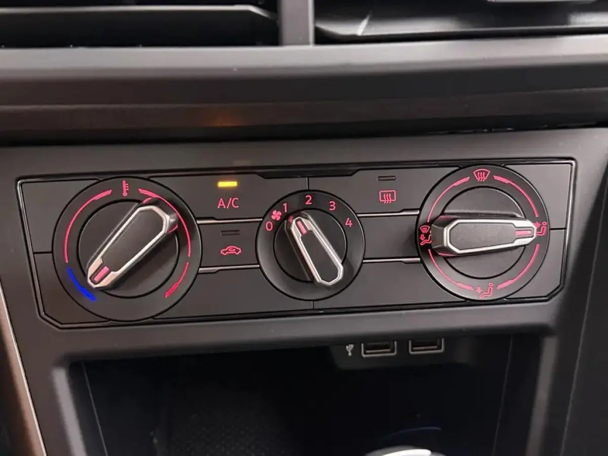 1.0 TSI DSG Carplay ACC PDC Navi NAP