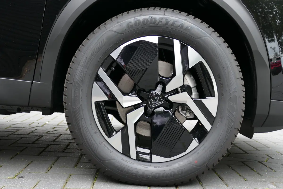 GT | Active Safety Brake met camera en radar (automatisch noodremsysteem) met Distance Alert (waarschuwing dreigende aanrijding) | Advanced Active Safety Brake met camera en radar | Climate 