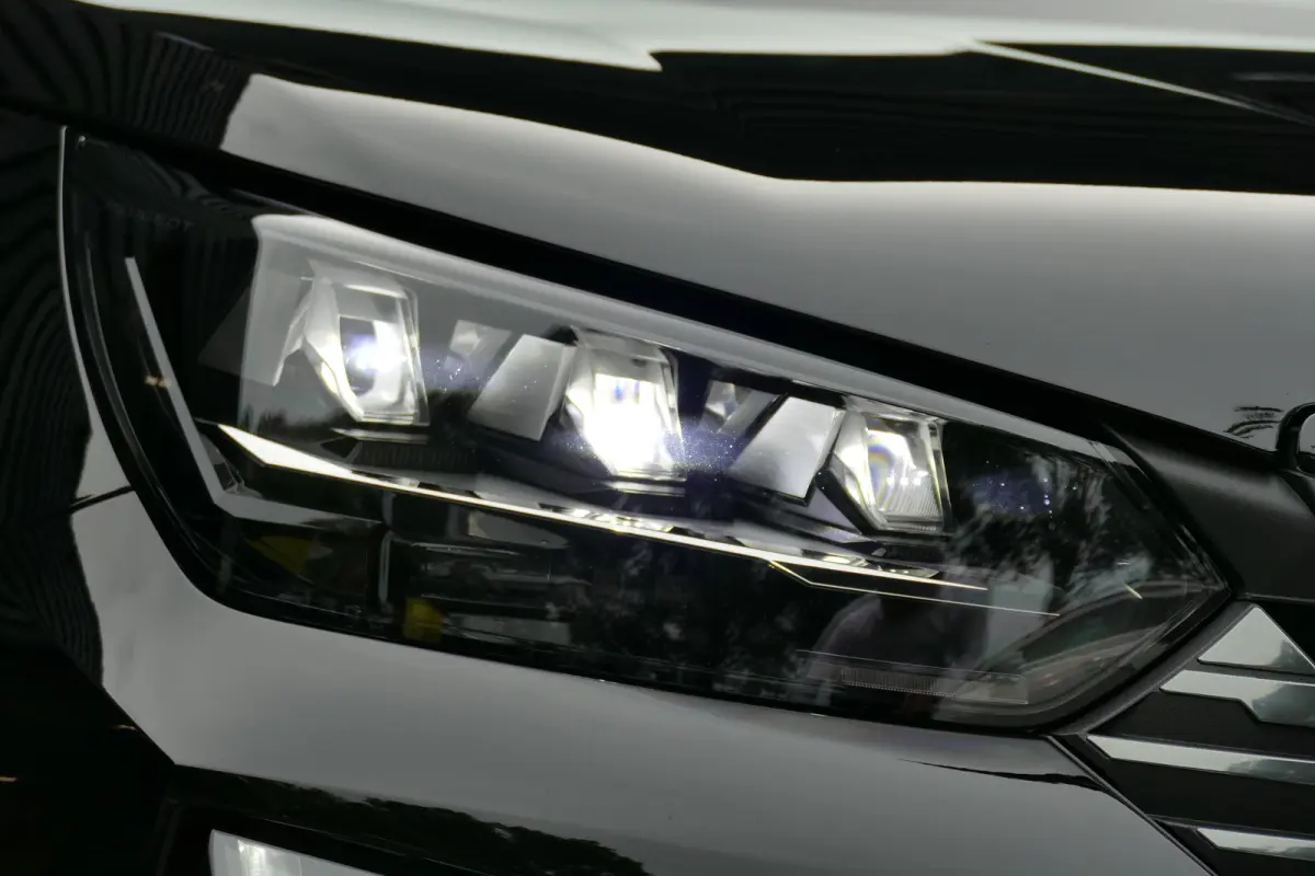 GT | Active Safety Brake met camera en radar (automatisch noodremsysteem) met Distance Alert (waarschuwing dreigende aanrijding) | Advanced Active Safety Brake met camera en radar | Climate 