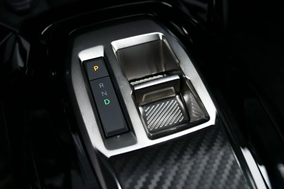 GT | Active Safety Brake met camera en radar (automatisch noodremsysteem) met Distance Alert (waarschuwing dreigende aanrijding) | Advanced Active Safety Brake met camera en radar | Climate 