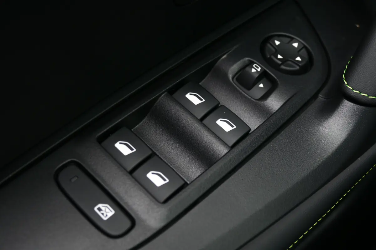 GT | Active Safety Brake met camera en radar (automatisch noodremsysteem) met Distance Alert (waarschuwing dreigende aanrijding) | Advanced Active Safety Brake met camera en radar | Climate 