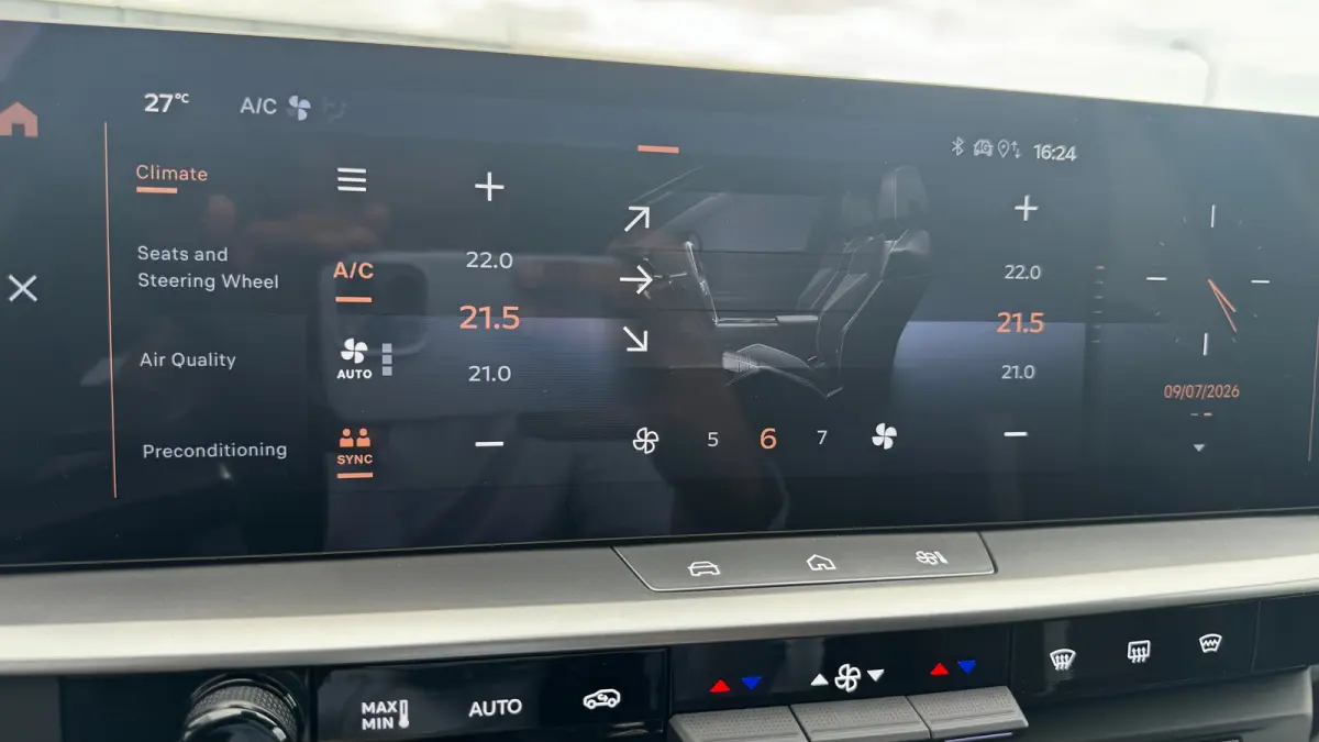 Ultimate | 7,4 kW boordlader | Draadloze telefoonlader (Inductie) | Elektronische klimaatregeling met twee zones