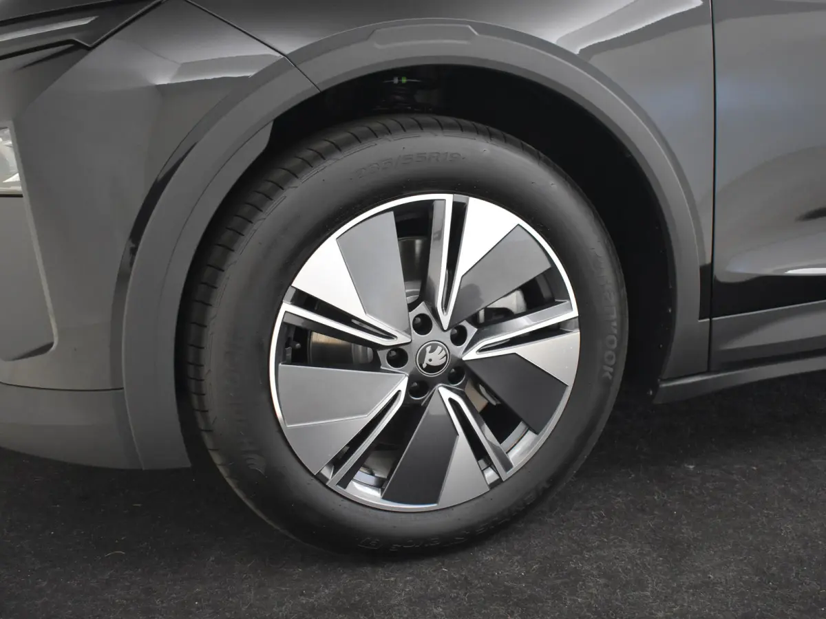 Business Edition | Cruise control met speedlimiter | Driving mode select | LED interieurverlichting inclusief sfeerverlichting