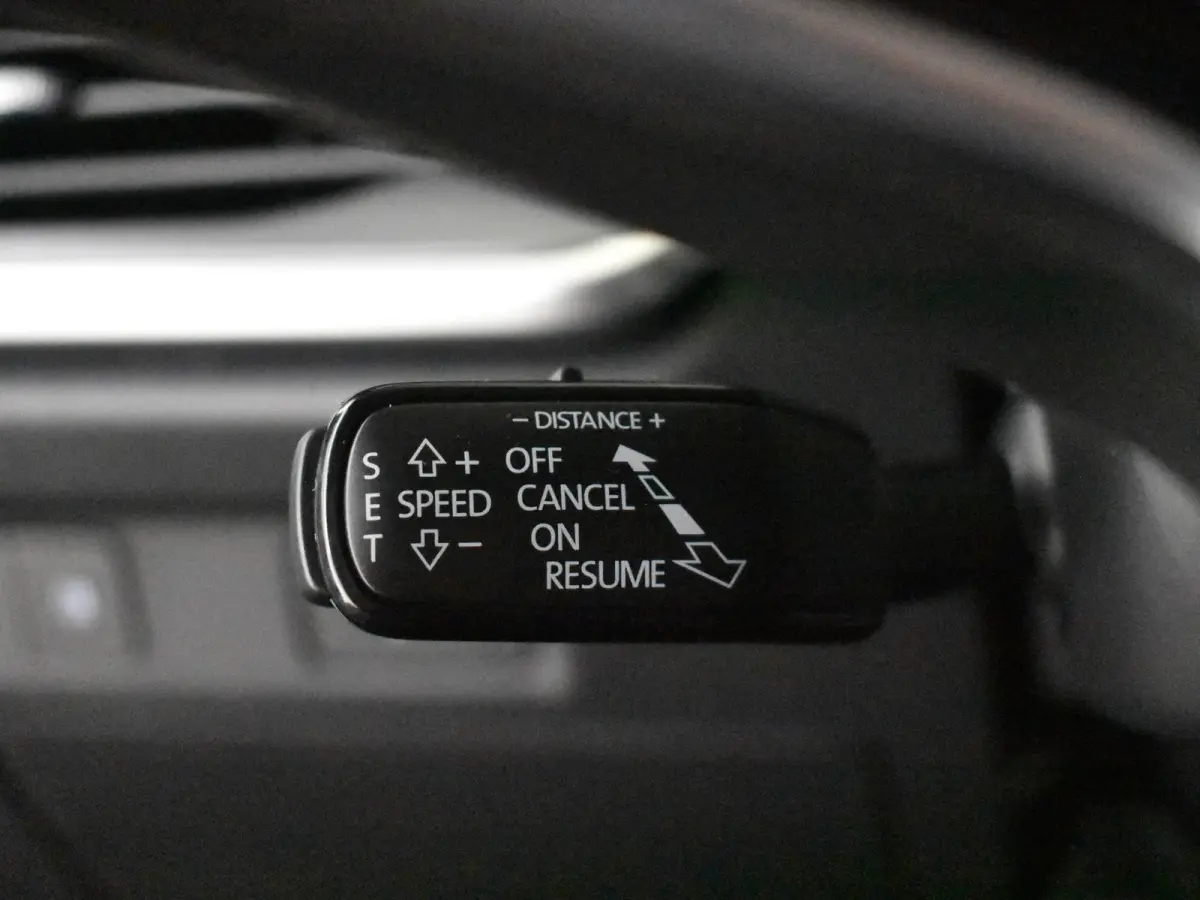 Business Edition | Cruise control met speedlimiter | Driving mode select | LED interieurverlichting inclusief sfeerverlichting