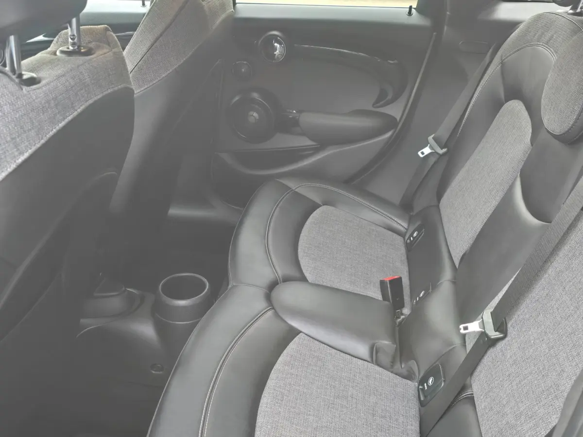 2.0 Cooper S Chili Serious Business / AUT / 5 Deurs / Navi / Head Up / Harman Kardon / Stoelverwarming / Led / Pdc
