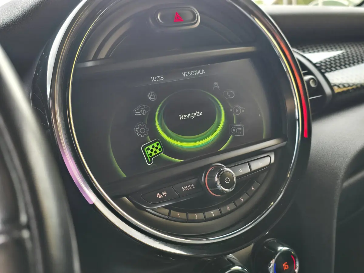 2.0 Cooper S Chili Serious Business / AUT / 5 Deurs / Navi / Head Up / Harman Kardon / Stoelverwarming / Led / Pdc