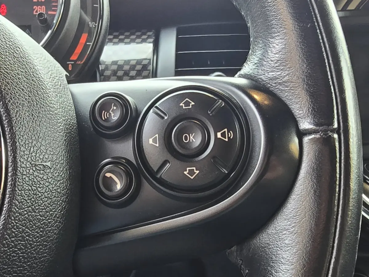 2.0 Cooper S Chili Serious Business / AUT / 5 Deurs / Navi / Head Up / Harman Kardon / Stoelverwarming / Led / Pdc