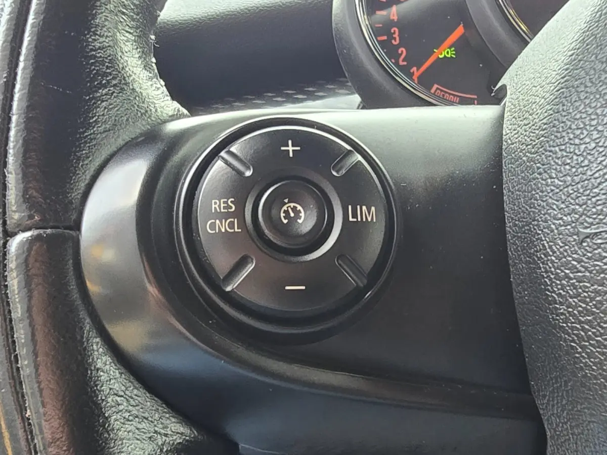 2.0 Cooper S Chili Serious Business / AUT / 5 Deurs / Navi / Head Up / Harman Kardon / Stoelverwarming / Led / Pdc