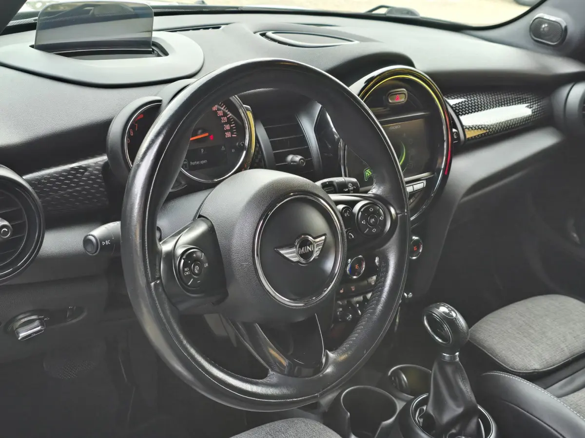 2.0 Cooper S Chili Serious Business / AUT / 5 Deurs / Navi / Head Up / Harman Kardon / Stoelverwarming / Led / Pdc
