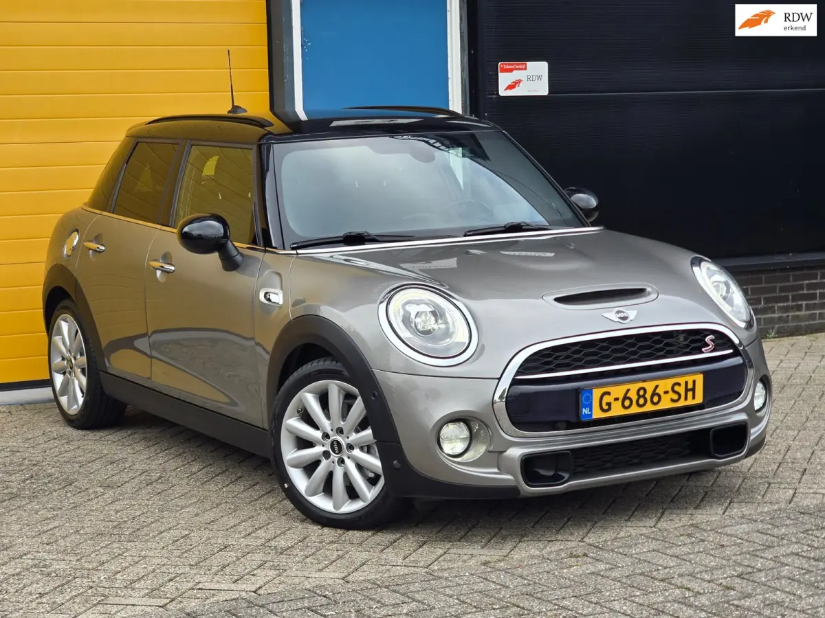 2.0 Cooper S Chili Serious Business / AUT / 5 Deurs / Navi / Head Up / Harman Kardon / Stoelverwarming / Led / Pdc