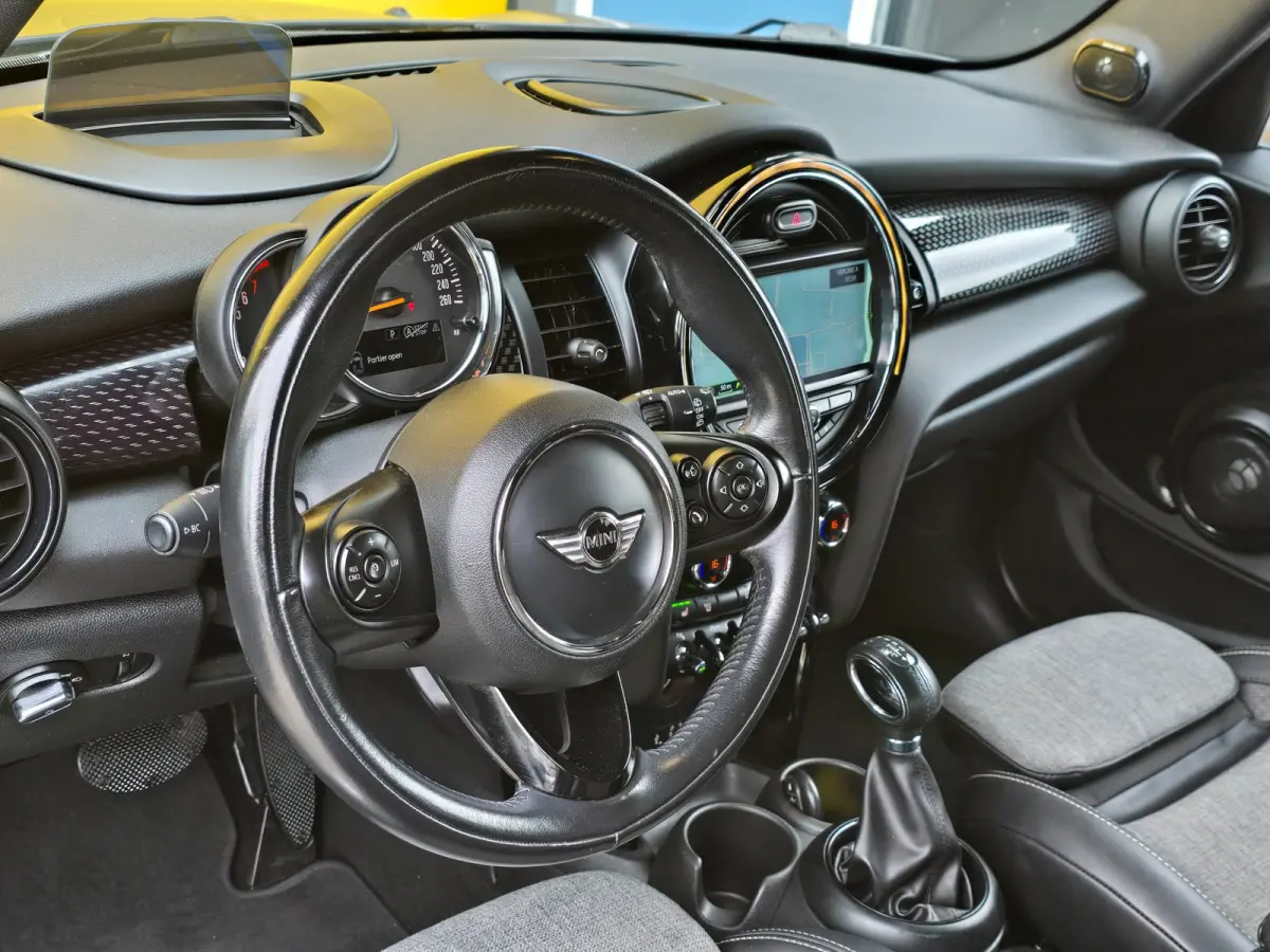 2.0 Cooper S Chili Serious Business / AUT / 5 Deurs / Navi / Head Up / Harman Kardon / Stoelverwarming / Led / Pdc