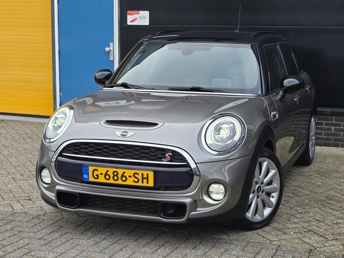 2.0 Cooper S Chili Serious Business / AUT / 5 Deurs / Navi / Head Up / Harman Kardon / Stoelverwarming / Led / Pdc