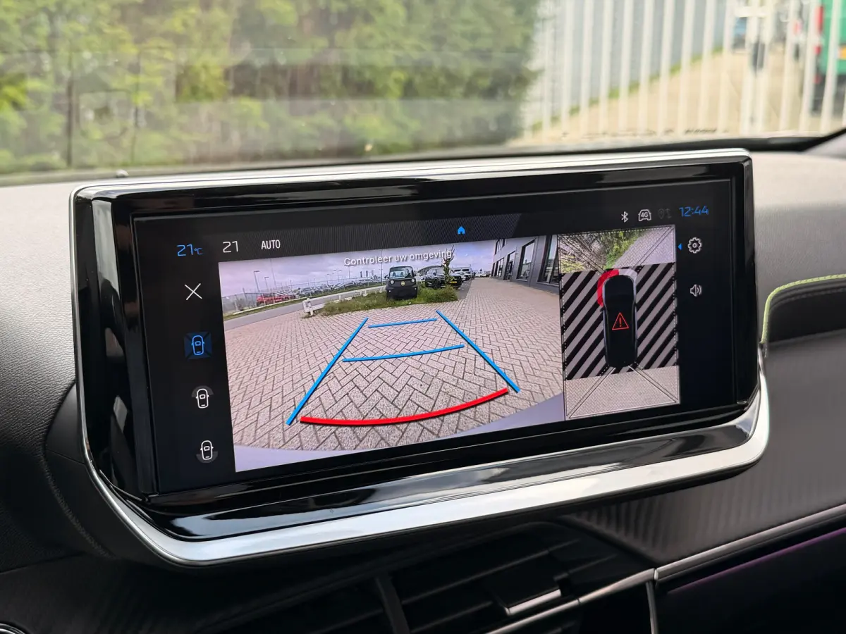 GT VOORRAADACTIE | 8 JAAR FABRIEKSGARANTIE | | Active Safety Brake met camera en radar (automatisch noodremsysteem) met Distance Alert (waarschuwing dreigende aanrijding) | Advanced Active S