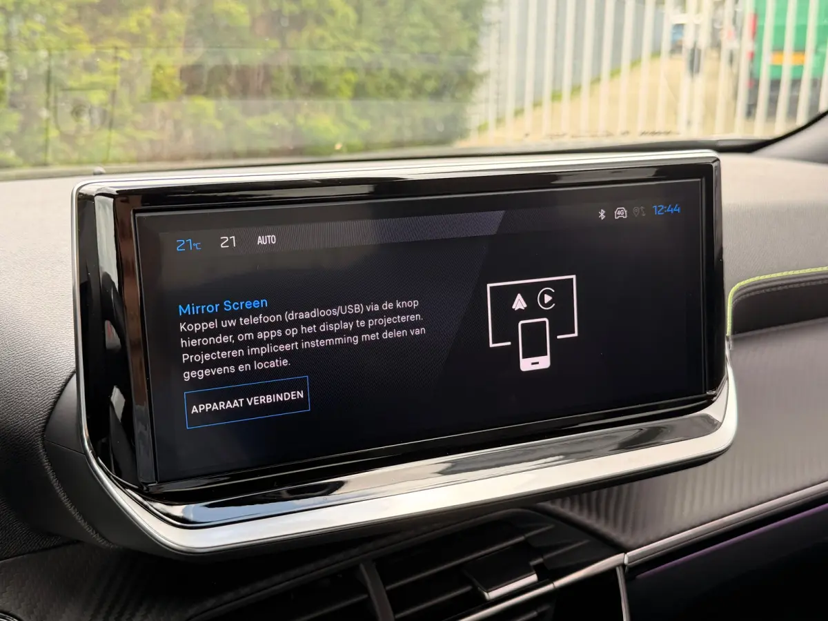 GT VOORRAADACTIE | 8 JAAR FABRIEKSGARANTIE | | Active Safety Brake met camera en radar (automatisch noodremsysteem) met Distance Alert (waarschuwing dreigende aanrijding) | Advanced Active S