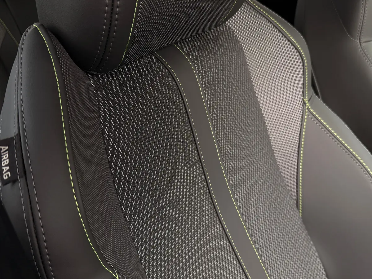 GT VOORRAADACTIE | 8 JAAR FABRIEKSGARANTIE | | Active Safety Brake met camera en radar (automatisch noodremsysteem) met Distance Alert (waarschuwing dreigende aanrijding) | Advanced Active S