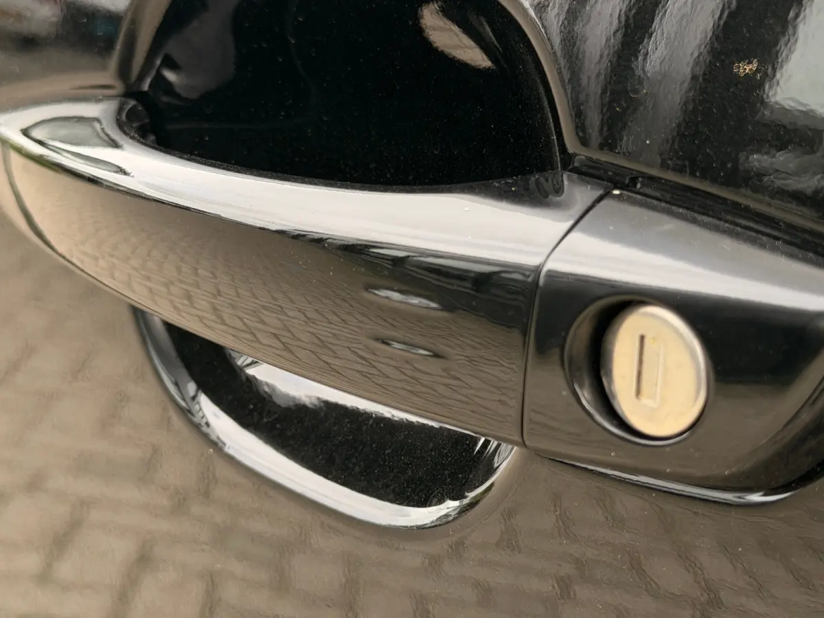 GT VOORRAADACTIE | 8 JAAR FABRIEKSGARANTIE | | Active Safety Brake met camera en radar (automatisch noodremsysteem) met Distance Alert (waarschuwing dreigende aanrijding) | Advanced Active S