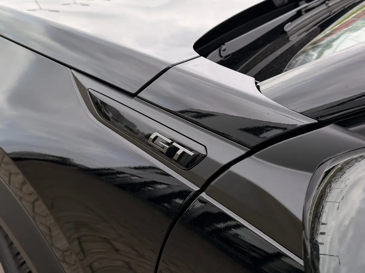GT VOORRAADACTIE | 8 JAAR FABRIEKSGARANTIE | | Active Safety Brake met camera en radar (automatisch noodremsysteem) met Distance Alert (waarschuwing dreigende aanrijding) | Advanced Active S