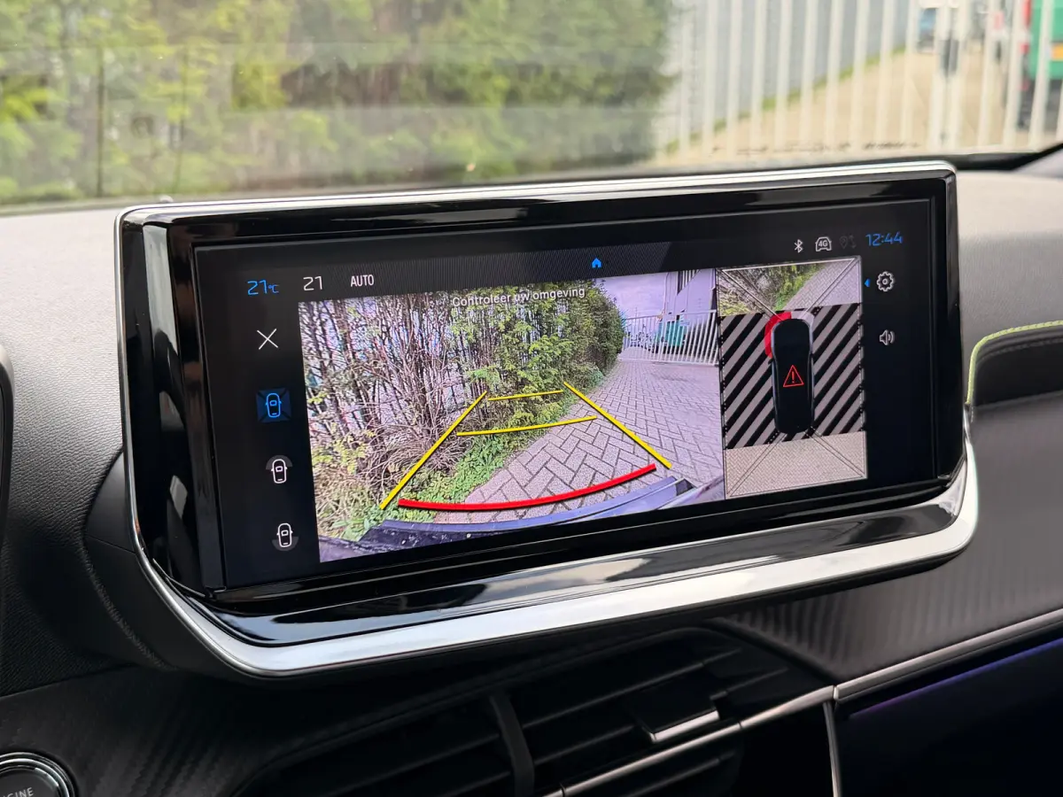 GT VOORRAADACTIE | 8 JAAR FABRIEKSGARANTIE | | Active Safety Brake met camera en radar (automatisch noodremsysteem) met Distance Alert (waarschuwing dreigende aanrijding) | Advanced Active S