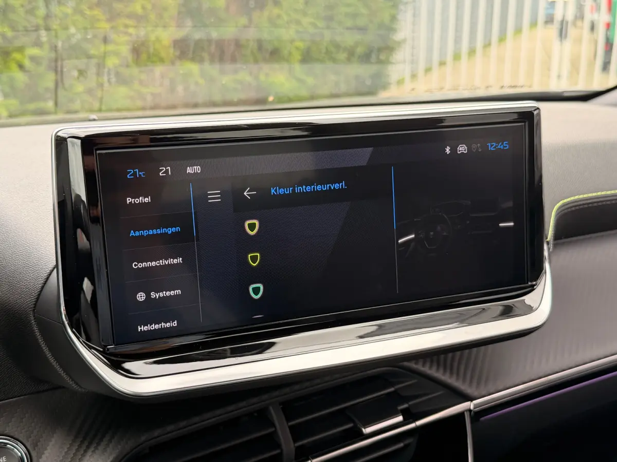 GT VOORRAADACTIE | 8 JAAR FABRIEKSGARANTIE | | Active Safety Brake met camera en radar (automatisch noodremsysteem) met Distance Alert (waarschuwing dreigende aanrijding) | Advanced Active S