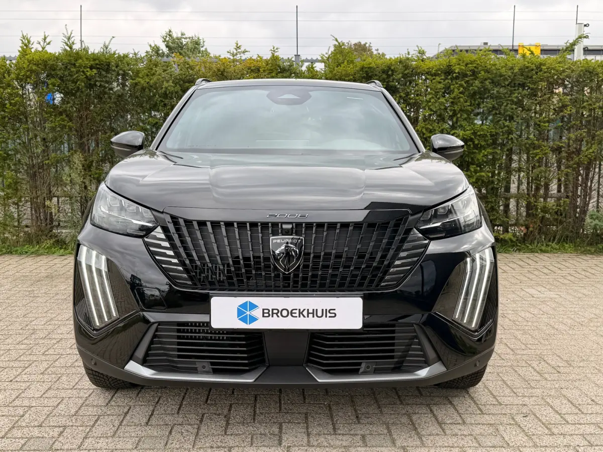 GT VOORRAADACTIE | 8 JAAR FABRIEKSGARANTIE | | Active Safety Brake met camera en radar (automatisch noodremsysteem) met Distance Alert (waarschuwing dreigende aanrijding) | Advanced Active S
