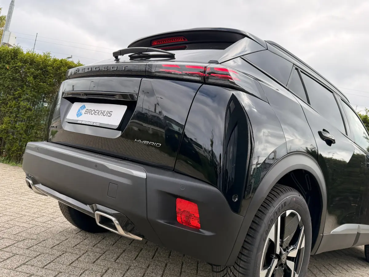 GT VOORRAADACTIE | 8 JAAR FABRIEKSGARANTIE | | Active Safety Brake met camera en radar (automatisch noodremsysteem) met Distance Alert (waarschuwing dreigende aanrijding) | Advanced Active S