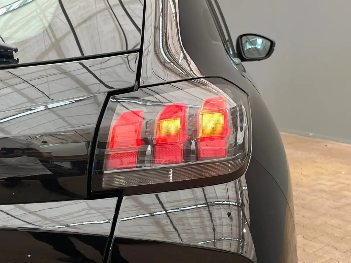1.2 PureTech Active | Airco | Apple Carplay/Android Auto|telefoonintegratie premium | Centrale deurvergrendeling met afstandsbediening