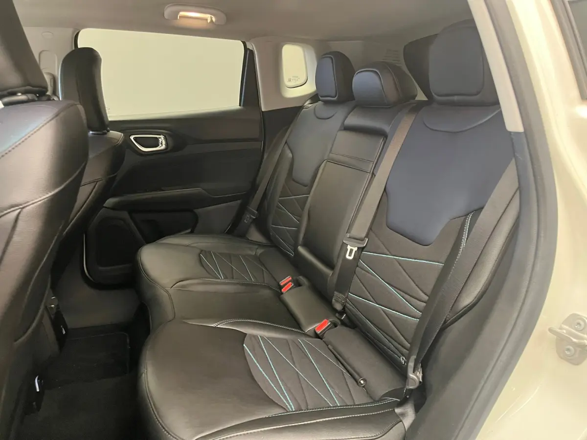 4xe 240 PLUG-IN HYBRID UPLAND AUTOMAAT | Achteruitrijcamera | Afwijkende dakkleur | Apple Carplay/Android Auto|telefoonintegratie premium