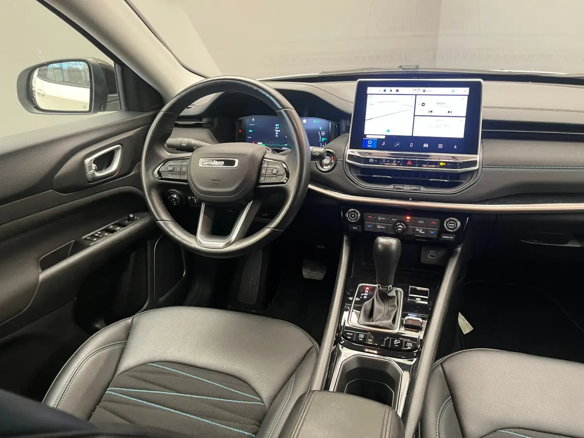 4xe 240 PLUG-IN HYBRID UPLAND AUTOMAAT | Achteruitrijcamera | Afwijkende dakkleur | Apple Carplay/Android Auto|telefoonintegratie premium