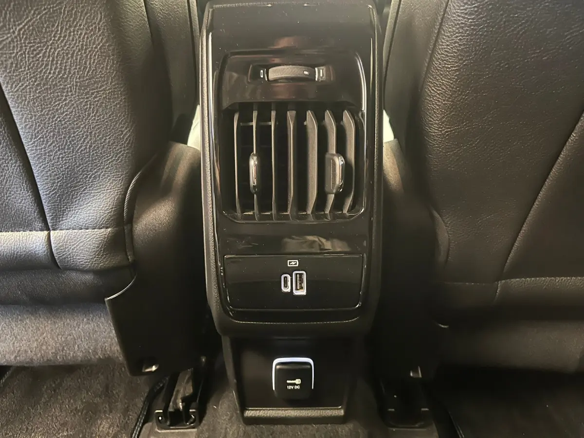 4xe 240 PLUG-IN HYBRID UPLAND AUTOMAAT | Achteruitrijcamera | Afwijkende dakkleur | Apple Carplay/Android Auto|telefoonintegratie premium