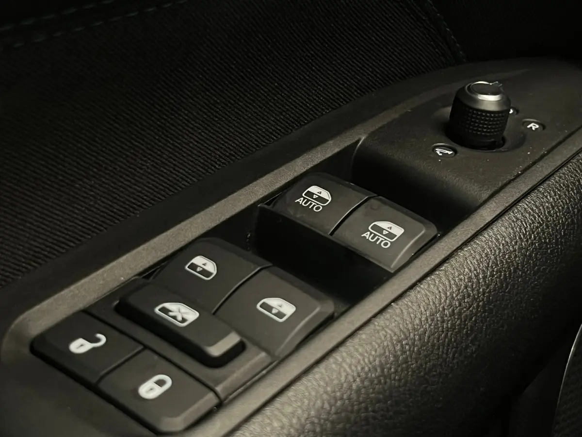 4xe 240 PLUG-IN HYBRID UPLAND AUTOMAAT | Achteruitrijcamera | Afwijkende dakkleur | Apple Carplay/Android Auto|telefoonintegratie premium