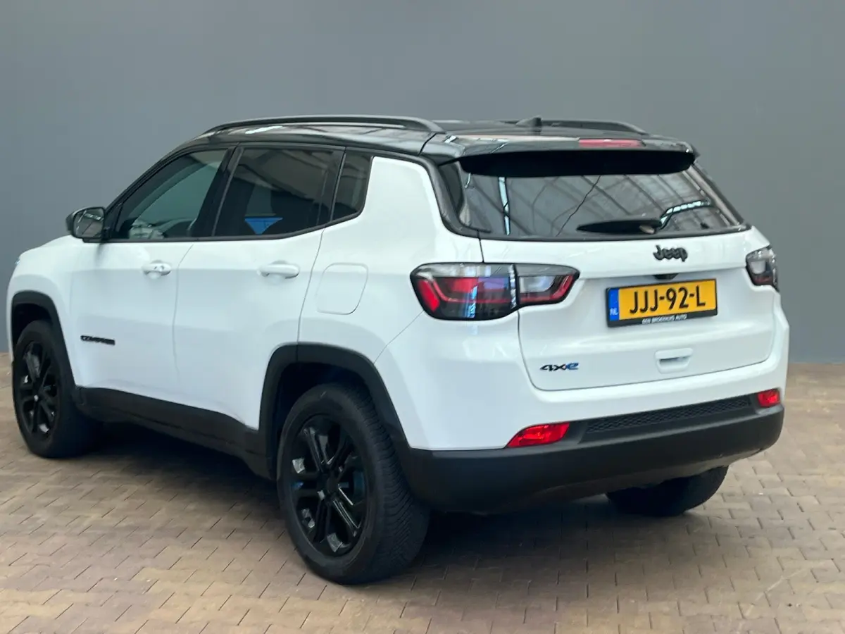 4xe 240 PLUG-IN HYBRID UPLAND AUTOMAAT | Achteruitrijcamera | Afwijkende dakkleur | Apple Carplay/Android Auto|telefoonintegratie premium