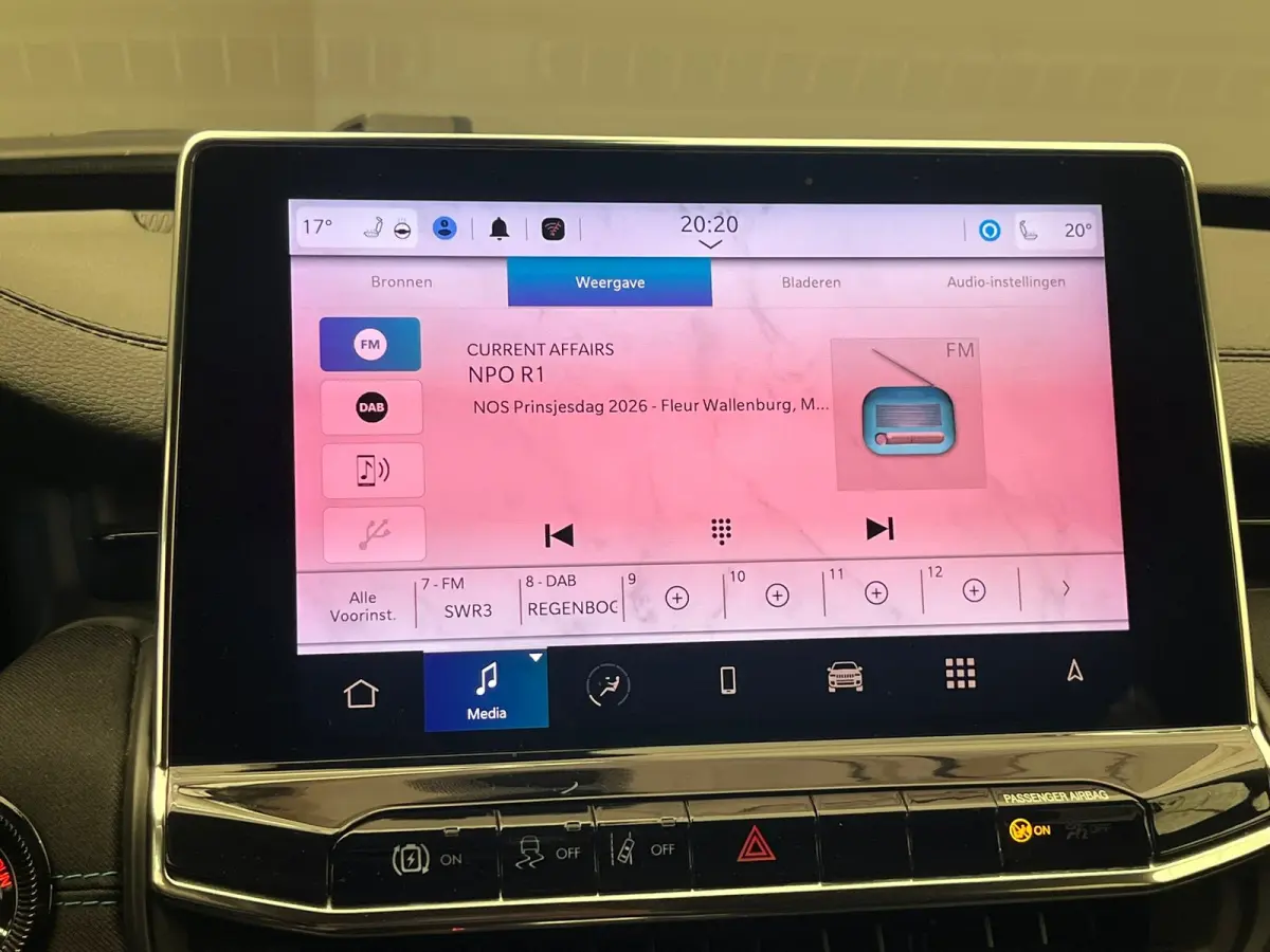 4xe 240 PLUG-IN HYBRID UPLAND AUTOMAAT | Achteruitrijcamera | Afwijkende dakkleur | Apple Carplay/Android Auto|telefoonintegratie premium