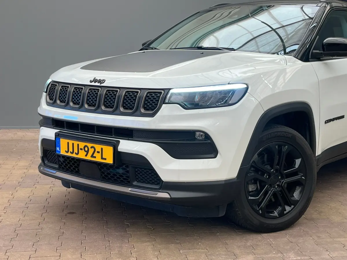 4xe 240 PLUG-IN HYBRID UPLAND AUTOMAAT | Achteruitrijcamera | Afwijkende dakkleur | Apple Carplay/Android Auto|telefoonintegratie premium