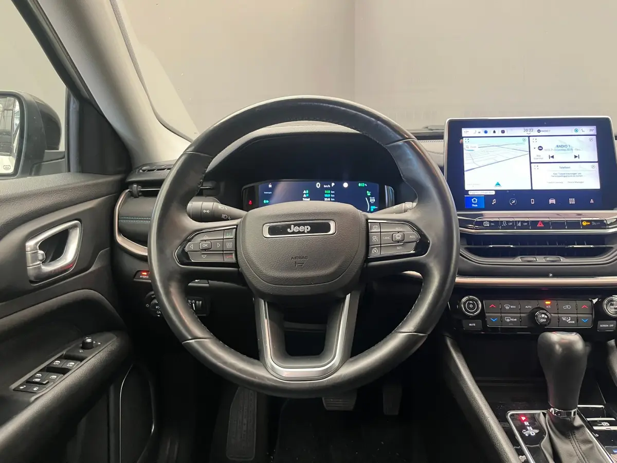 4xe 240 PLUG-IN HYBRID UPLAND AUTOMAAT | Achteruitrijcamera | Afwijkende dakkleur | Apple Carplay/Android Auto|telefoonintegratie premium