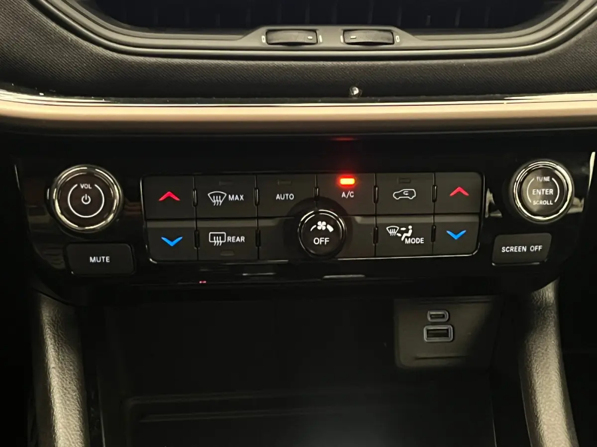 4xe 240 PLUG-IN HYBRID UPLAND AUTOMAAT | Achteruitrijcamera | Afwijkende dakkleur | Apple Carplay/Android Auto|telefoonintegratie premium