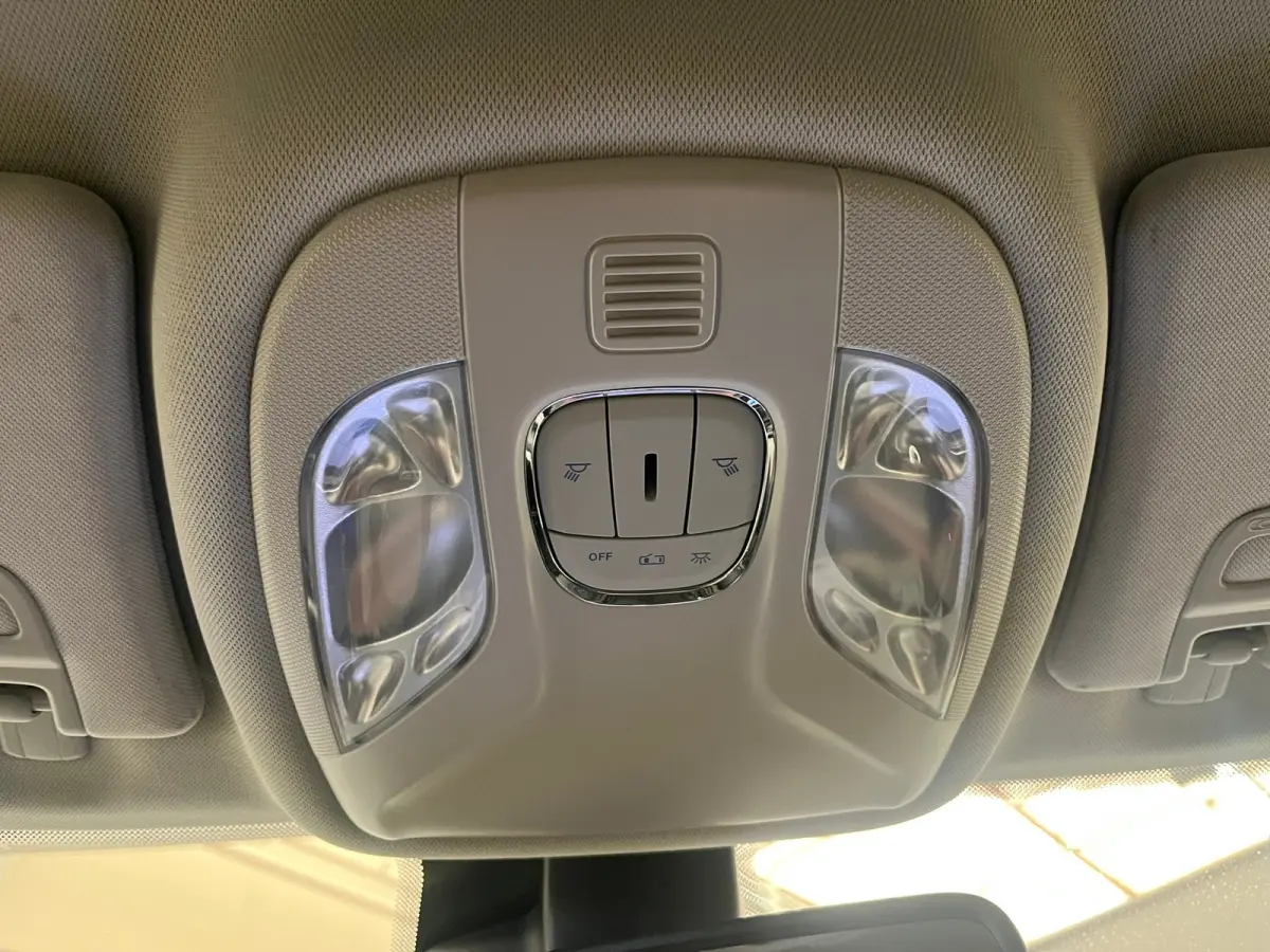 4xe 240 PLUG-IN HYBRID UPLAND AUTOMAAT | Achteruitrijcamera | Afwijkende dakkleur | Apple Carplay/Android Auto|telefoonintegratie premium