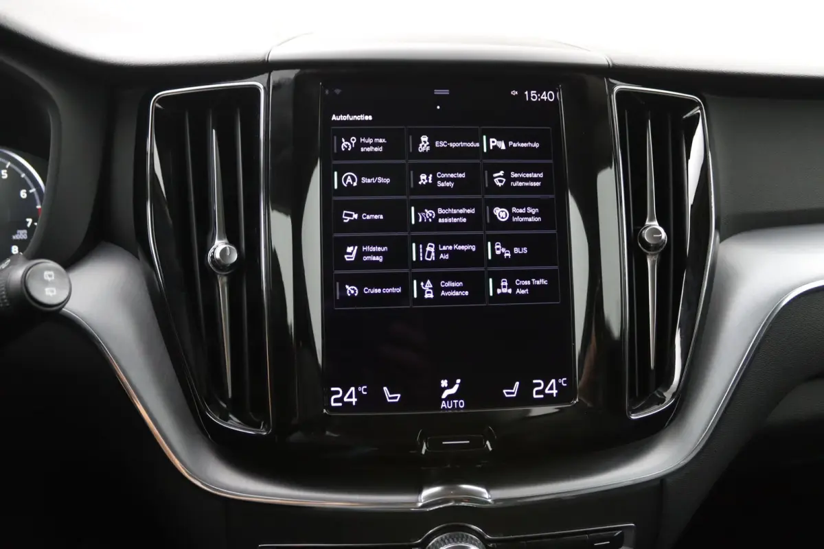 B5 Black Pack | Trekhaak 2300KG! | Camera | Adaptive Cruise | BLIS | Stoelverwarming | Verwarmbare Voorruit | CarPlay/Android Auto