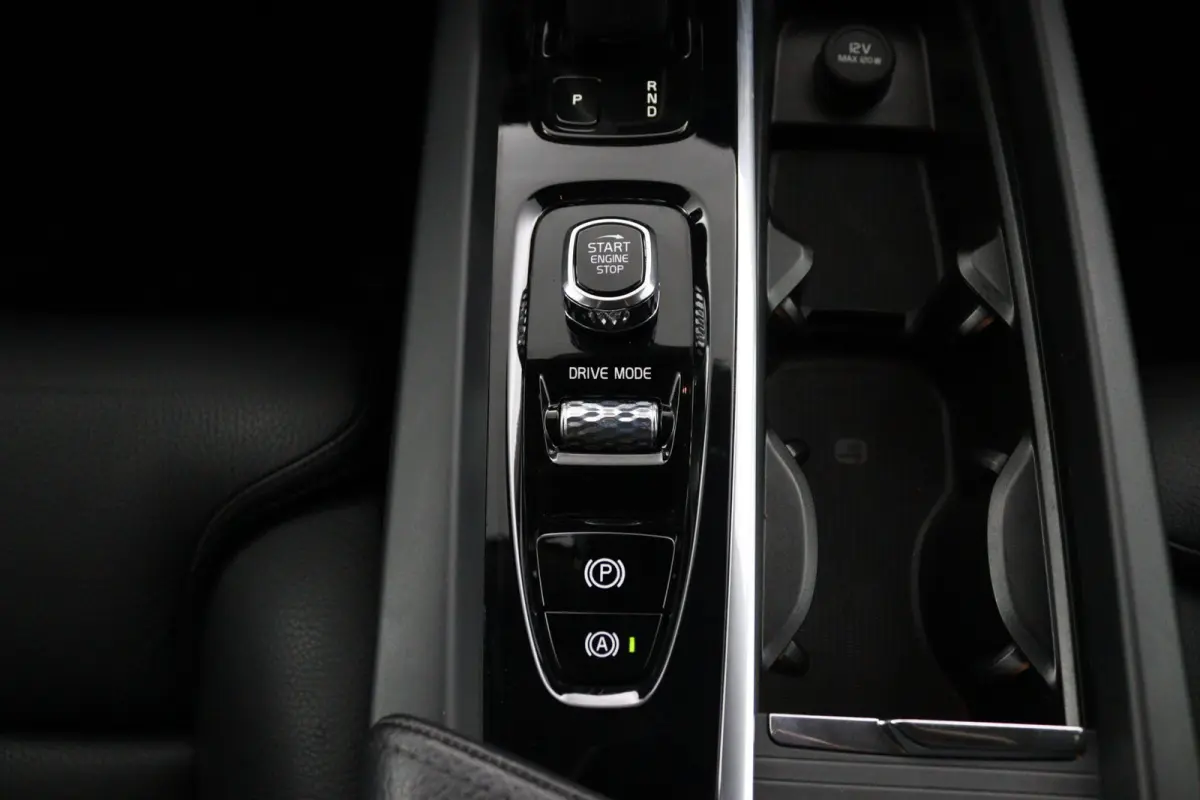 B5 Black Pack | Trekhaak 2300KG! | Camera | Adaptive Cruise | BLIS | Stoelverwarming | Verwarmbare Voorruit | CarPlay/Android Auto