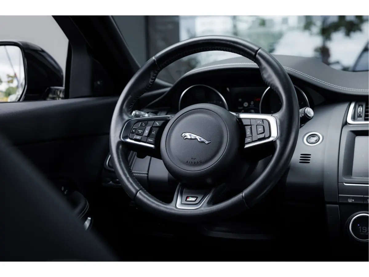 P250 AWD R-Dynamic S | Panoramadak | Elektr achterklep | Black Pack | Verwarmbare voorstoelen |