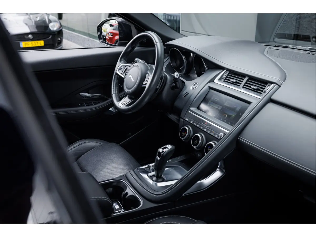 P250 AWD R-Dynamic S | Panoramadak | Elektr achterklep | Black Pack | Verwarmbare voorstoelen |