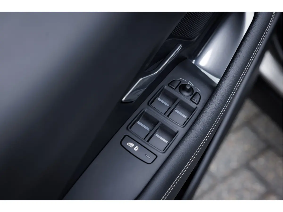 P250 AWD R-Dynamic S | Panoramadak | Elektr achterklep | Black Pack | Verwarmbare voorstoelen |